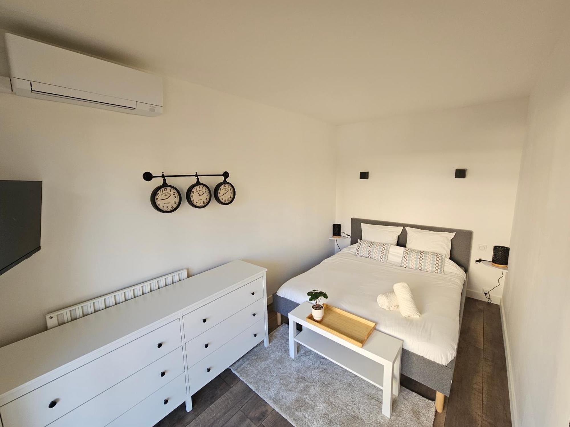 2 Pieces Lumineux, Proche Plage, Parking, Clim, Hippodrome Apartment